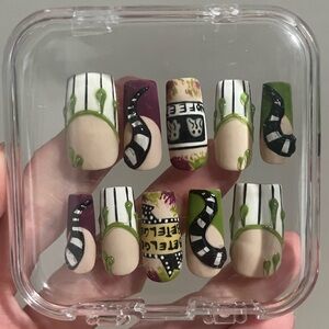 Beetlejuice Press on Nails